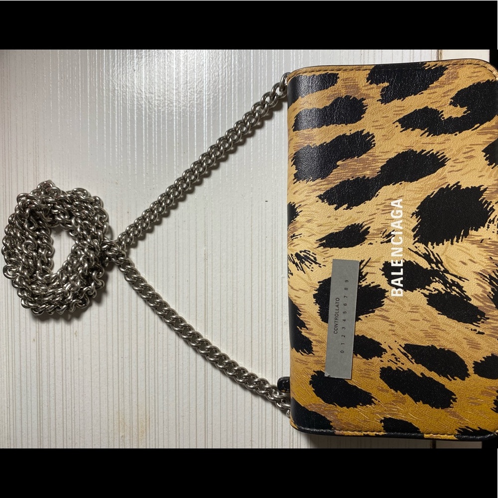 Balenciaga
Cash Continental Wallet On Chain Printed Leather Cross Body Bag